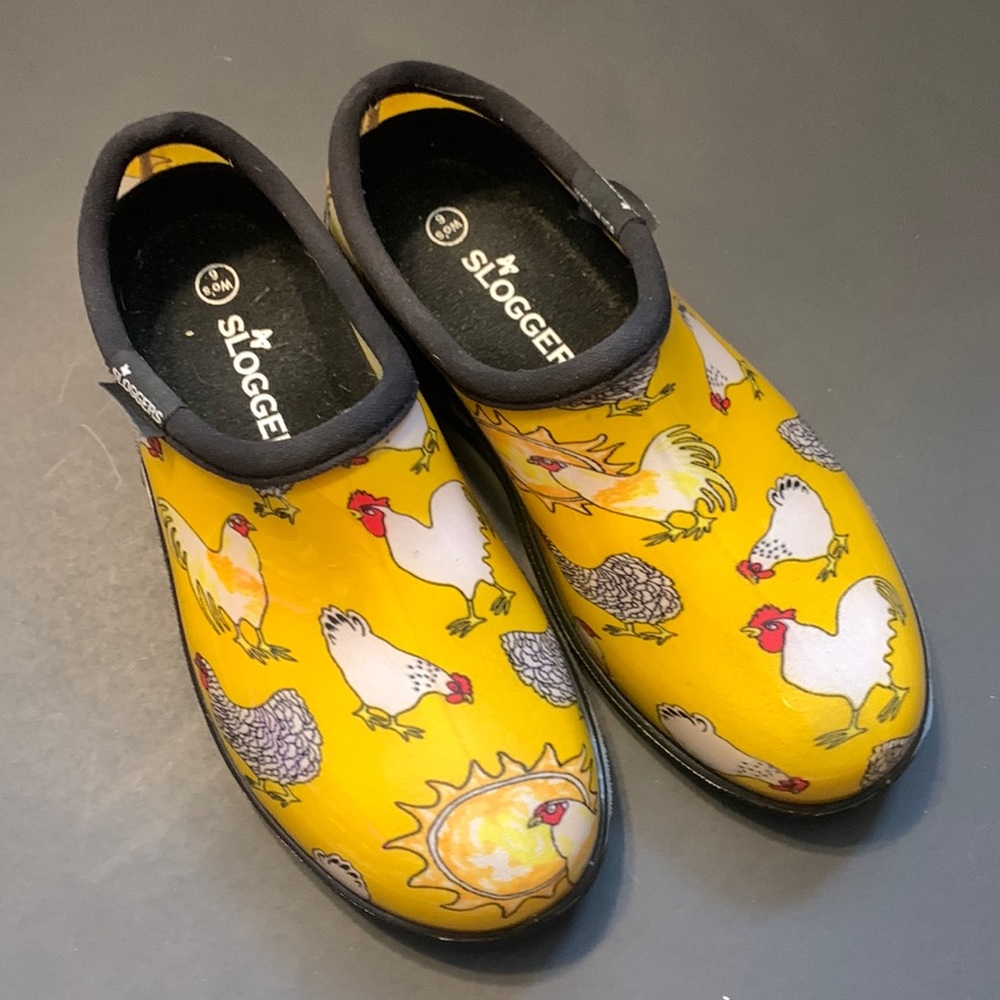 Sloggers Chicken pattern waterproof shoes size 6.  In very good condition so fun